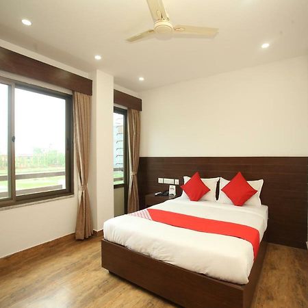 Oyo 525 Hotel Aloka Inn Румминдей Экстерьер фото