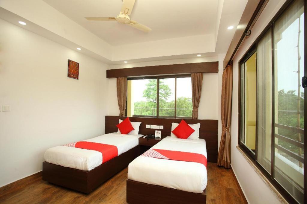 Oyo 525 Hotel Aloka Inn Румминдей Экстерьер фото