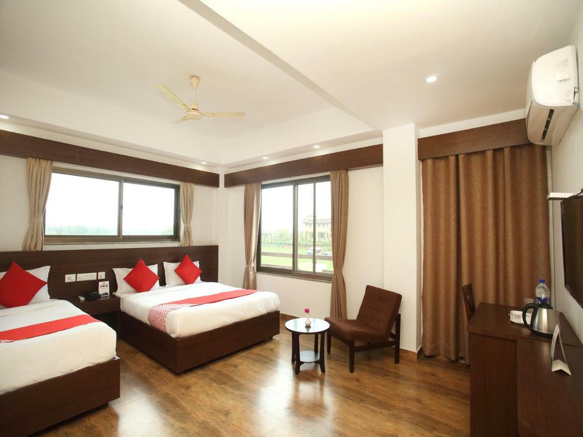 Oyo 525 Hotel Aloka Inn Румминдей Экстерьер фото