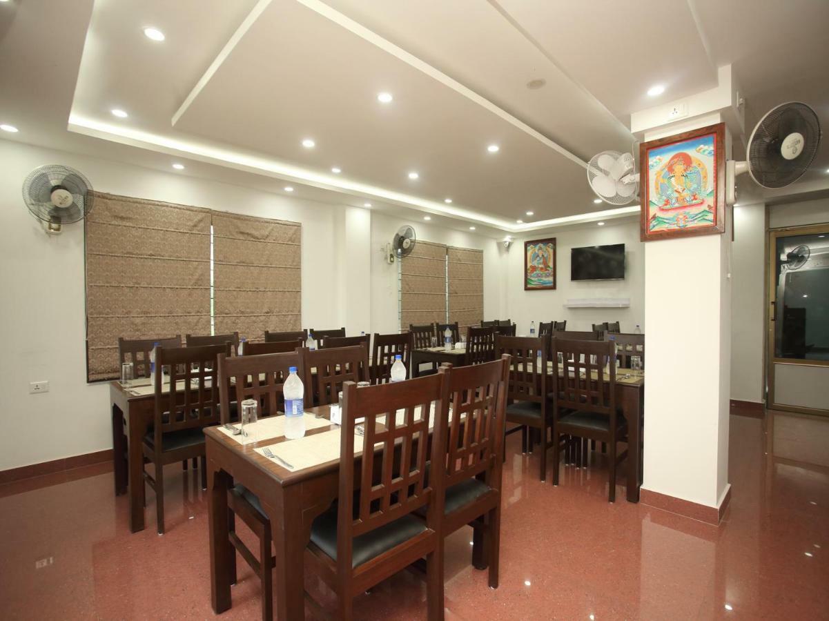 Oyo 525 Hotel Aloka Inn Румминдей Экстерьер фото
