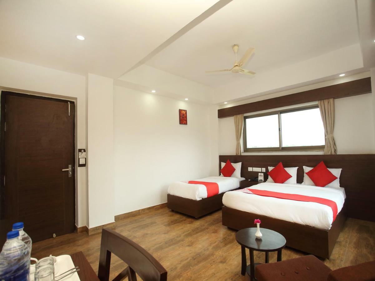 Oyo 525 Hotel Aloka Inn Румминдей Экстерьер фото
